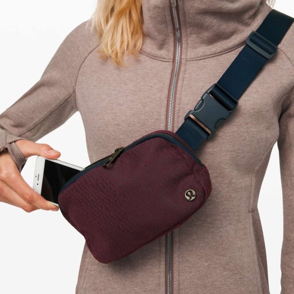 Lululemon Everywhere Belt Bag 1L Stacked Jacquard Black Cherry Nocturnal Teal - Picture 8 of 10